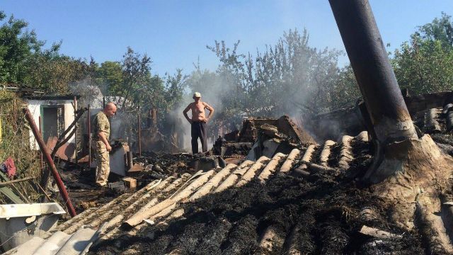 Терористи гатили касетами на Луганщині: є поранені серед військових