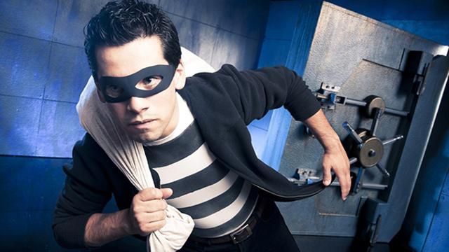 В Сумах включили "Сирену": ищут грабителя банка В Сумах включили "Сирену": ищут грабителя банка