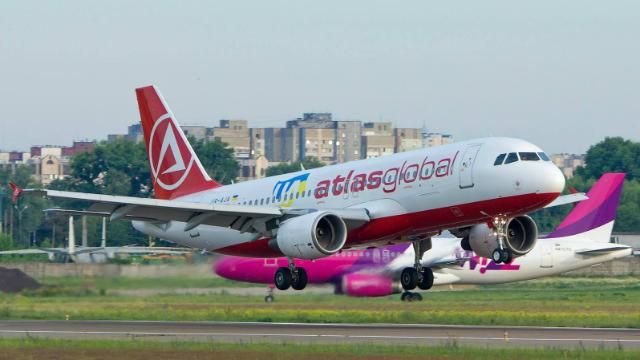 Турецький лоукостер передумав літати з України до осені Турецький лоукостер передумав літати з України до осені