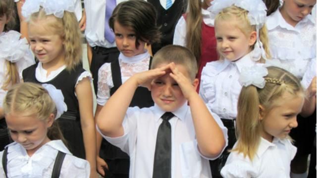 Українські школярі більше вчитимуть англійську мову Українські школярі більше вчитимуть англійську мову