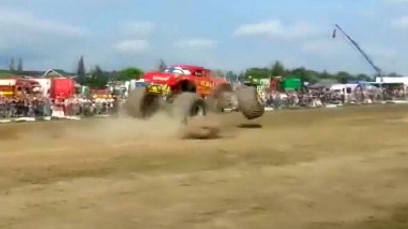 Во время автошоу в Финляндии произошла трагедия Во время автошоу в Финляндии произошла трагедия