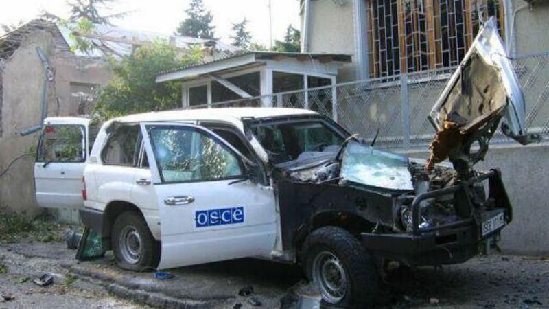 Терористи уже виправдовуються за спалені авто ОБСЄ Терористи уже виправдовуються за спалені авто ОБСЄ