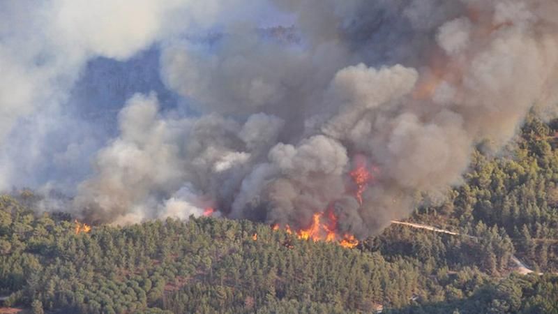 Під Чорнобилем продовжують боротись з вогнем Під Чорнобилем продовжують боротись з вогнем