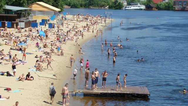 У Києві заборонили купання на 6 пляжах