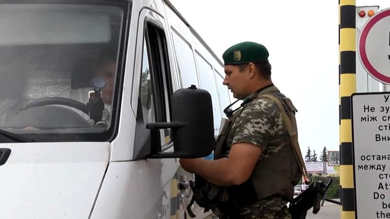 Зрада в АТО: прикордонники за гроші пускають бойовиків в Україну Зрада в АТО: прикордонники за гроші пускають бойовиків в Україну
