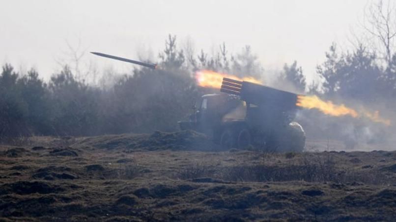 Террористы нагло нарушили перемирие минометами и взялись за "Грады" Террористы нагло нарушили перемирие минометами и взялись за "Грады"