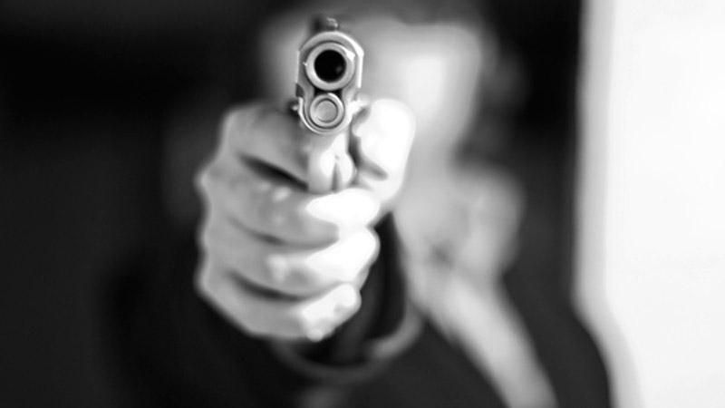 У Полтаві на зупинці підстрелили двох чоловіків