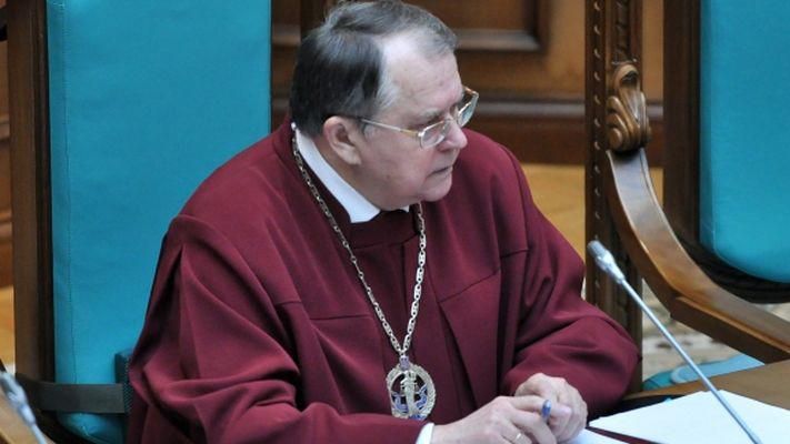 Голову Конституційного суду перевезли до київської лікарні Голову Конституційного суду перевезли до київської лікарні