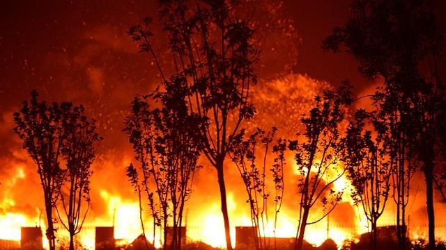 Вражаючі фото вибуху в китайському порту Вражаючі фото вибуху в китайському порту