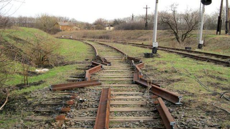 Бойовики розбирають залізницю на металобрухт