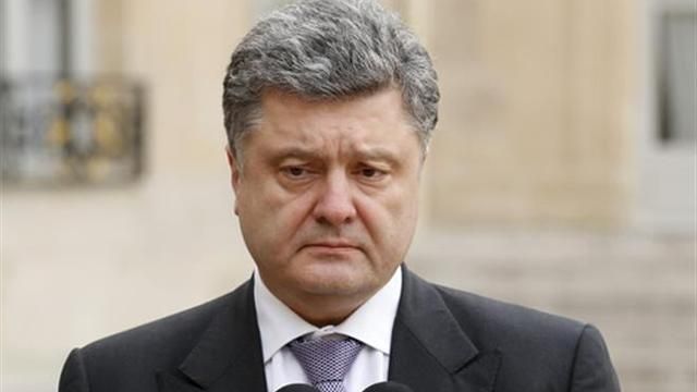 Почти 40 интеллектуалов призвали Порошенко не менять Конституцию в военное время Почти 40 интеллектуалов призвали Порошенко не менять Конституцию в военное время