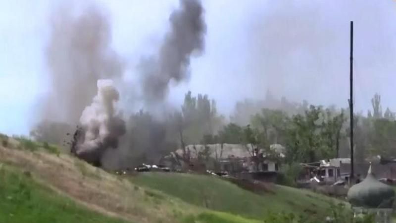 Бойовики відновили з новою потужністю обстріли Станиці Луганської Бойовики відновили з новою потужністю обстріли Станиці Луганської