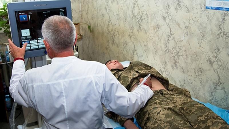 Лікарі Дніпропетровщини прооперували більше 2,5 тисячі бійців АТО, – Резніченко