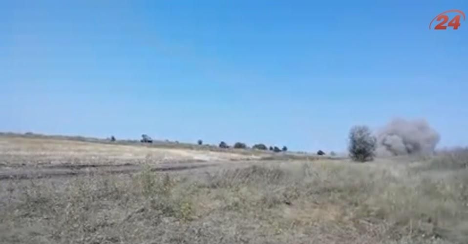 Украинская артиллерия "забросала гвоздиками" состав боевиков с горючим и снарядами