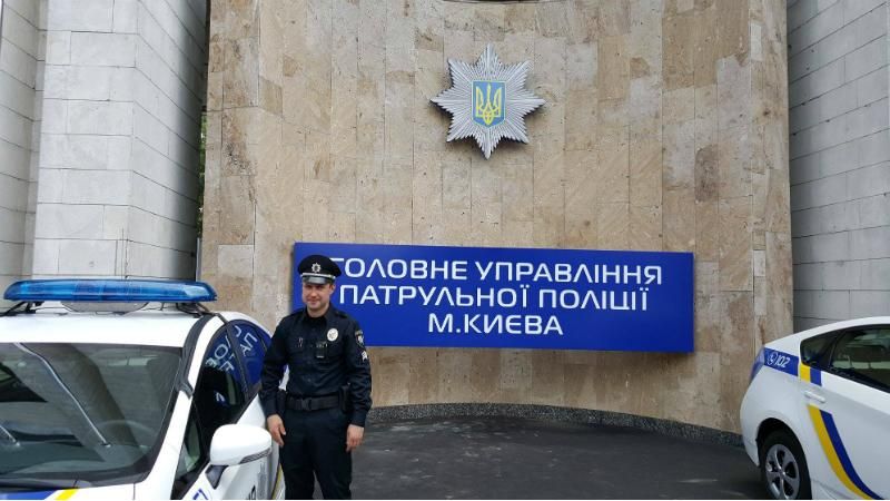 Поліцейський постраждав у бійці: у нього серйозна травма голови Поліцейський постраждав у бійці: у нього серйозна травма голови