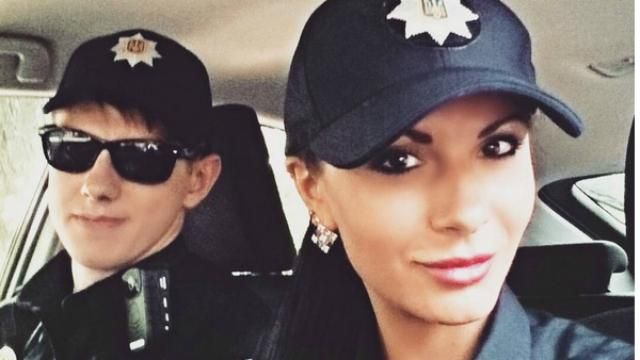 Сексуальная полисменка завела видеоблог: обещает отвечать на все вопросы Сексуальная полисменка завела видеоблог: обещает отвечать на все вопросы