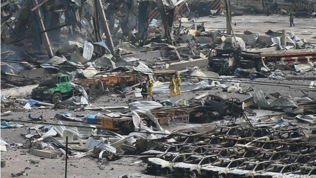 Китайський пожежник дивом вижив після пекельного вибуху Китайський пожежник дивом вижив після пекельного вибуху