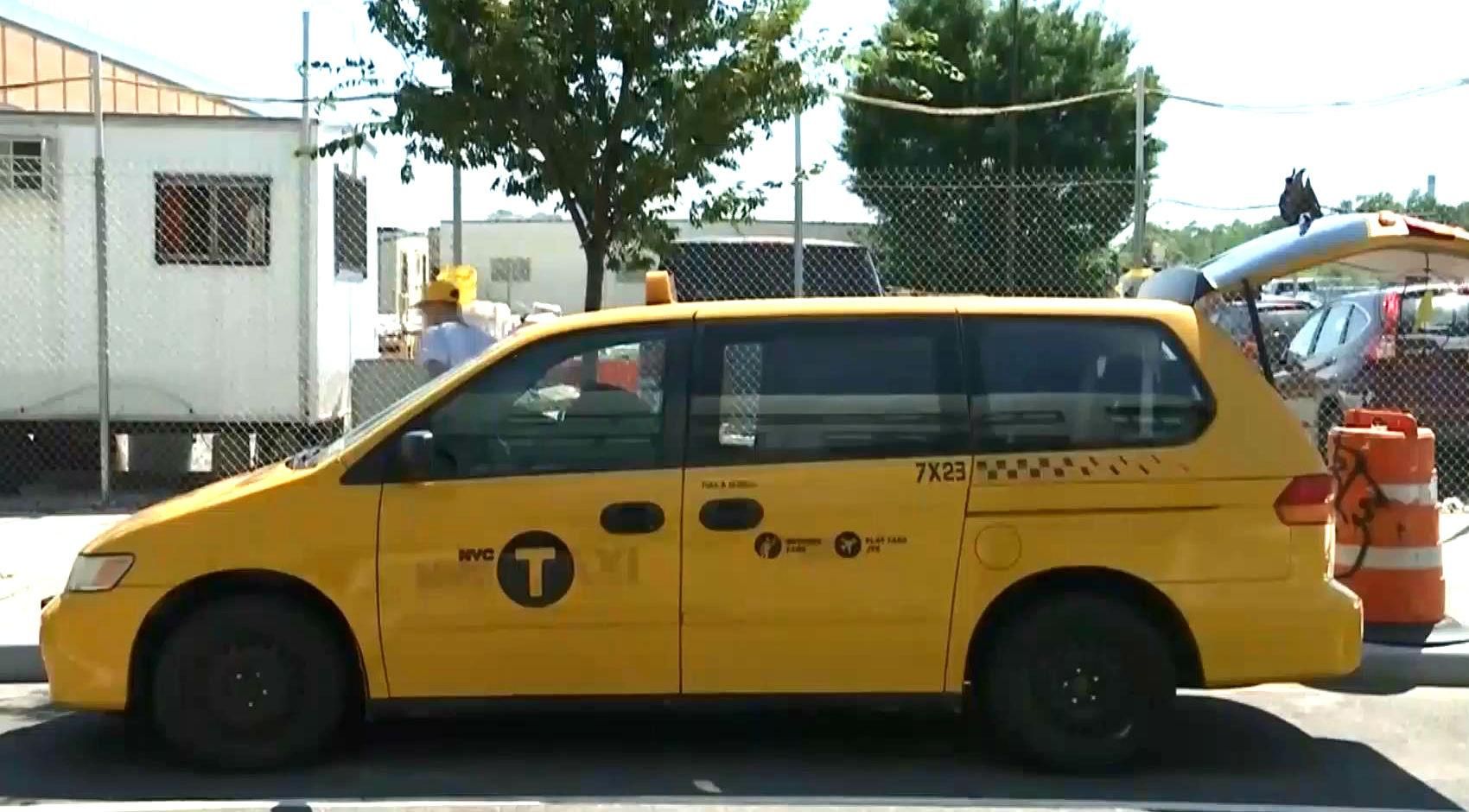 Американец превратил свое такси в отель Американец превратил свое такси в отель