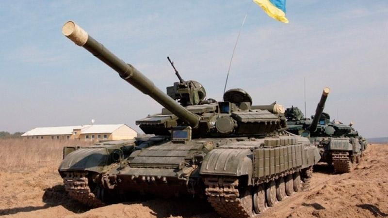 Террористы прицепили на свои танки украинскую символику