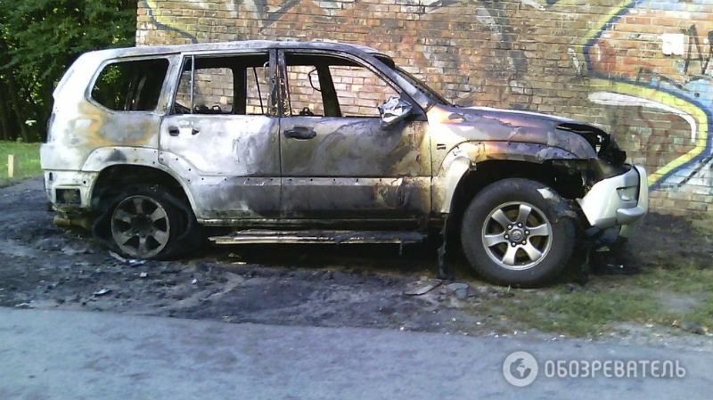 Вибух у Києві. Невідомі підірвали джип Вибух у Києві. Невідомі підірвали джип