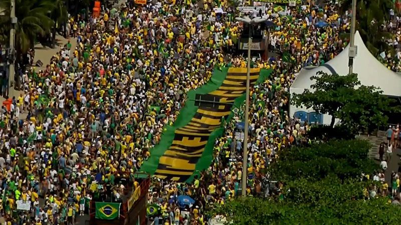 Бразилійці масово вийшли проти президента