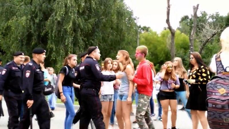 ОМОН жорстоко побив підлітків у Москві
