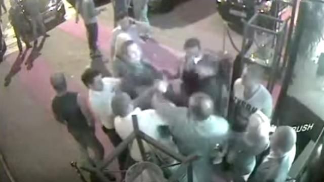 З'явилось відео бійки п'яного прокурора в нічному клубі: Шокін вимагає розслідування