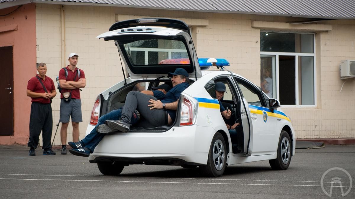 Нова поліція покатала Саакашвілі в багажнику