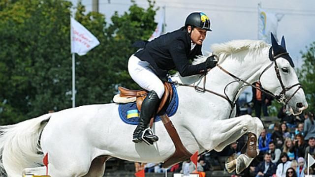 Нардеп Онищенко свалился с лошади и получил травму