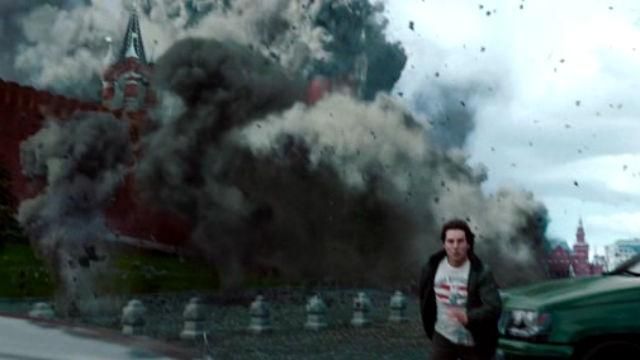 Под Кремлем юнец устроил стрельбу Под Кремлем юнец устроил стрельбу