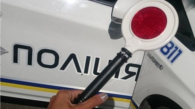 У новых патрульных отберут черно-белые жезлы и дадут "леденцы" У новых патрульных отберут черно-белые жезлы и дадут "леденцы"