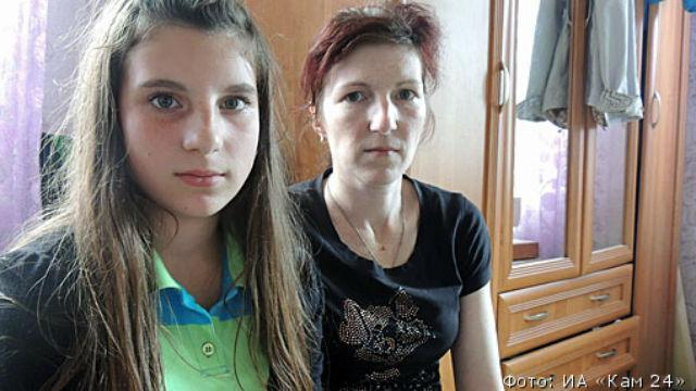 Росіянка побила українську дівчинку-біженку і обізвала її "хохлушкою" Росіянка побила українську дівчинку-біженку і обізвала її "хохлушкою"