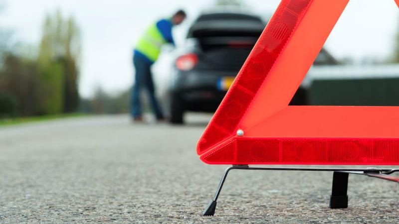 Военный грузовик сбил пожилую женщину Военный грузовик сбил пожилую женщину