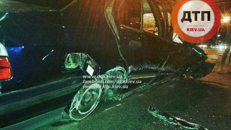 ДТП по-голлівудськи. Авто на шаленій швидкості перекинулось, пасажира викинуло ДТП по-голлівудськи. Авто на шаленій швидкості перекинулось, пасажира викинуло