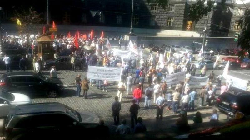 У Києві знову протест: мітингувальники перекрили вулицю Грушевського У Києві знову протест: мітингувальники перекрили вулицю Грушевського