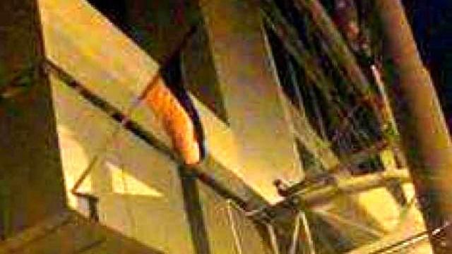 Фото дня. В центре оккупированного Донецкая развевается сине-желтый флаг Фото дня. В центре оккупированного Донецкая развевается сине-желтый флаг