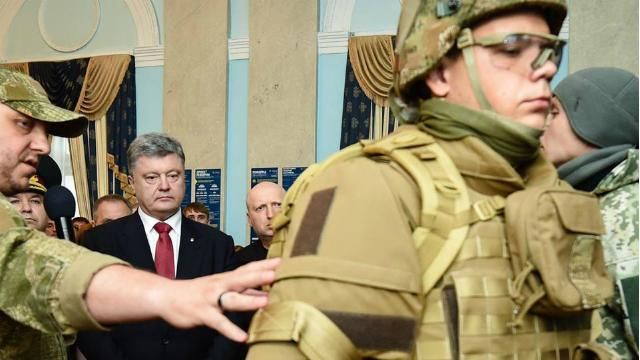 Порошенко назвал главные вопросы саммита в Берлине Порошенко назвал главные вопросы саммита в Берлине