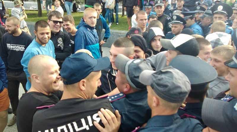 Польша против Украины: агрессивные фанаты заполонили Киев