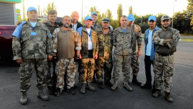 Из плена боевиков освободили четырех волонтеров Из плена боевиков освободили четырех волонтеров