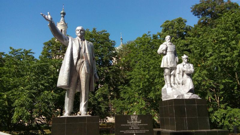Пам’ятник Леніну нахабно встановили на Чернігівщині Пам’ятник Леніну нахабно встановили на Чернігівщині