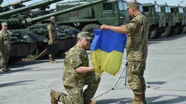 Бойцы с передовой сделали Порошенко дорогой подарок Бойцы с передовой сделали Порошенко дорогой подарок