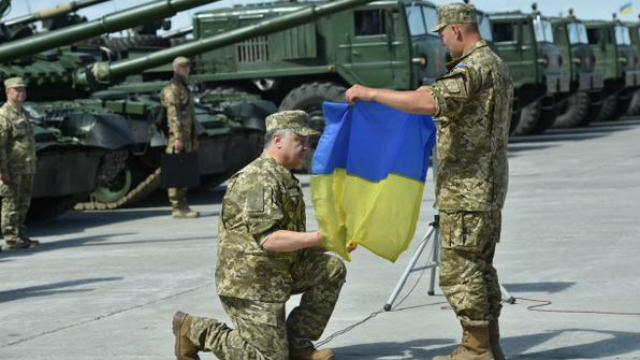 Бойцы с передовой сделали Порошенко дорогой подарок Бойцы с передовой сделали Порошенко дорогой подарок