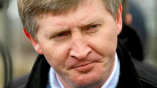 Рабочие завода Ахметова в Крыму требуют повышения зарплат Рабочие завода Ахметова в Крыму требуют повышения зарплат