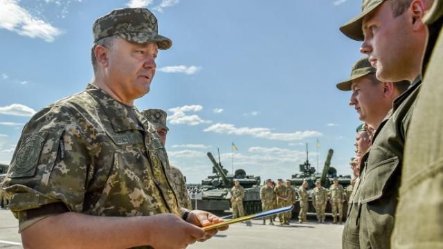 Порошенко сначала напугал, а потом успокоил: мобилизации пока не будет Порошенко сначала напугал, а потом успокоил: мобилизации пока не будет
