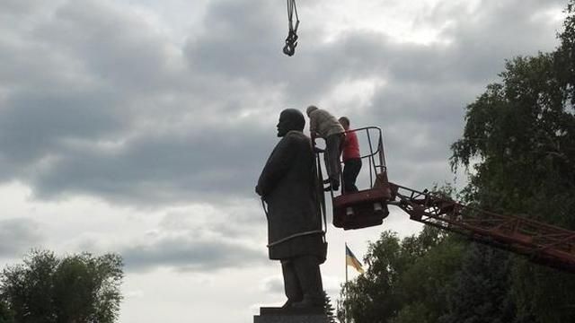 В Харьковской области перед Днем Независимости стало одним Лениным меньше