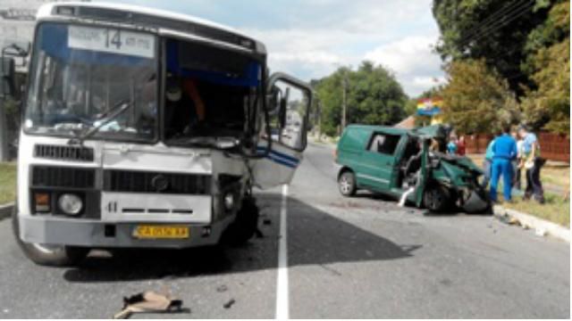Автобус попал в ДТП в Черкасской области: есть жертвы