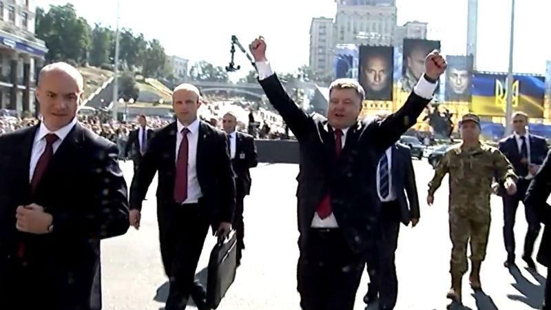 Порошенко-суперзірка. Як Президент змусив людей шаленіти Порошенко-суперзірка. Як Президент змусив людей шаленіти