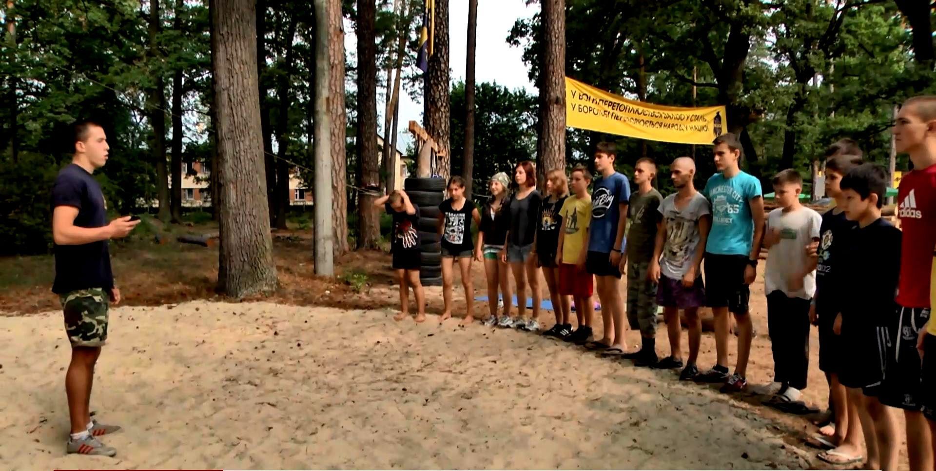 Британские СМИ обвинили Украину в подготовке детей-неонацистов Британские СМИ обвинили Украину в подготовке детей-неонацистов