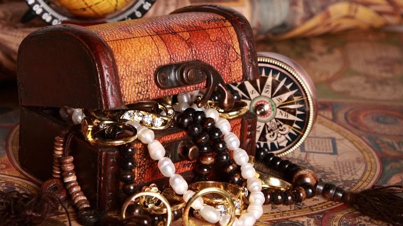 13 дивовижних скарбів, які досі лежать в українській землі 13 дивовижних скарбів, які досі лежать в українській землі