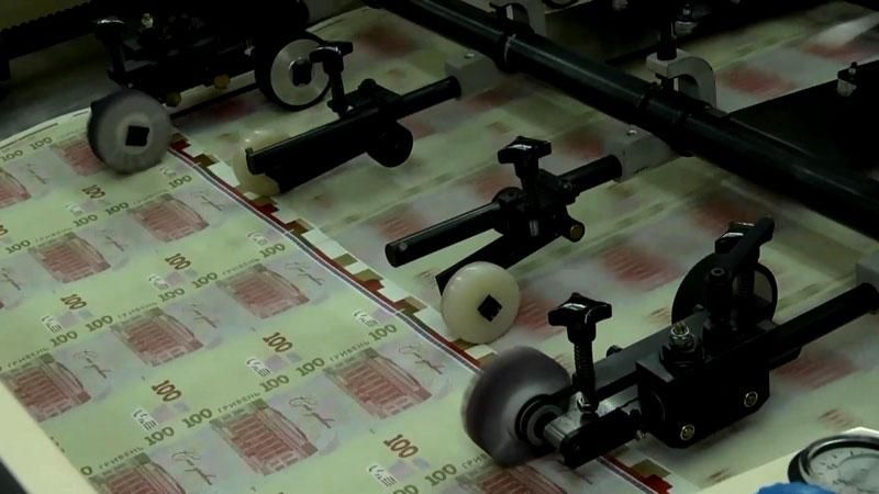 Риск дефолта до сих пор "нависает" над Украиной Риск дефолта до сих пор "нависает" над Украиной